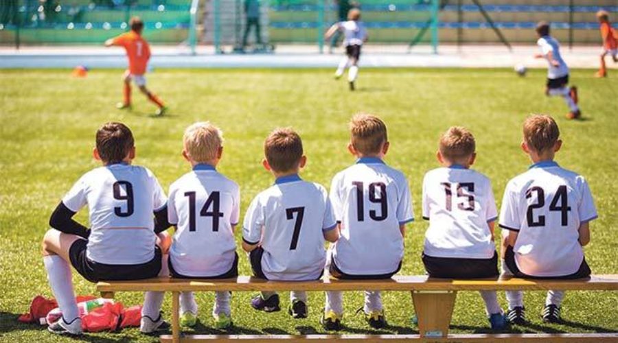 La paradoja del desarrollo de liderazgo en las empresas, ¿a quién debería dirigirse la capacitación en liderazgo? 